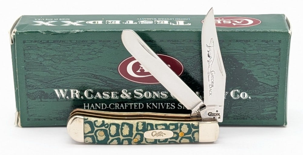 2007 Case XX Gator Back Natural Bone Tiny Trapper 62154 w/ Box: Knife is in like new condition. Overall measures 2-3/8in when closed.