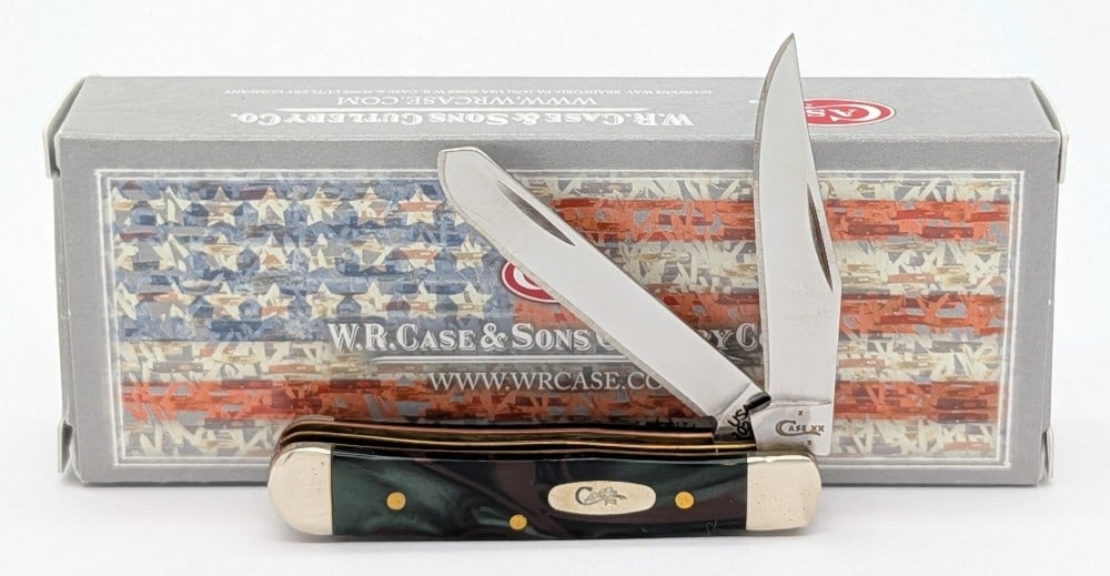 2018 Case XX Jungle Green Kirinite Tiny Trapper 102154 w/ Box: Knife is in like new condition. Overall measures 2-3/8in when closed.