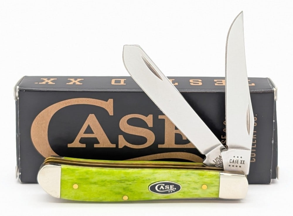 2023 Case XX Smooth Green Apple Bone Mini Trapper 6207 w/ Box: Knife is in like new condition. Overall measures 3-1/2in when closed.