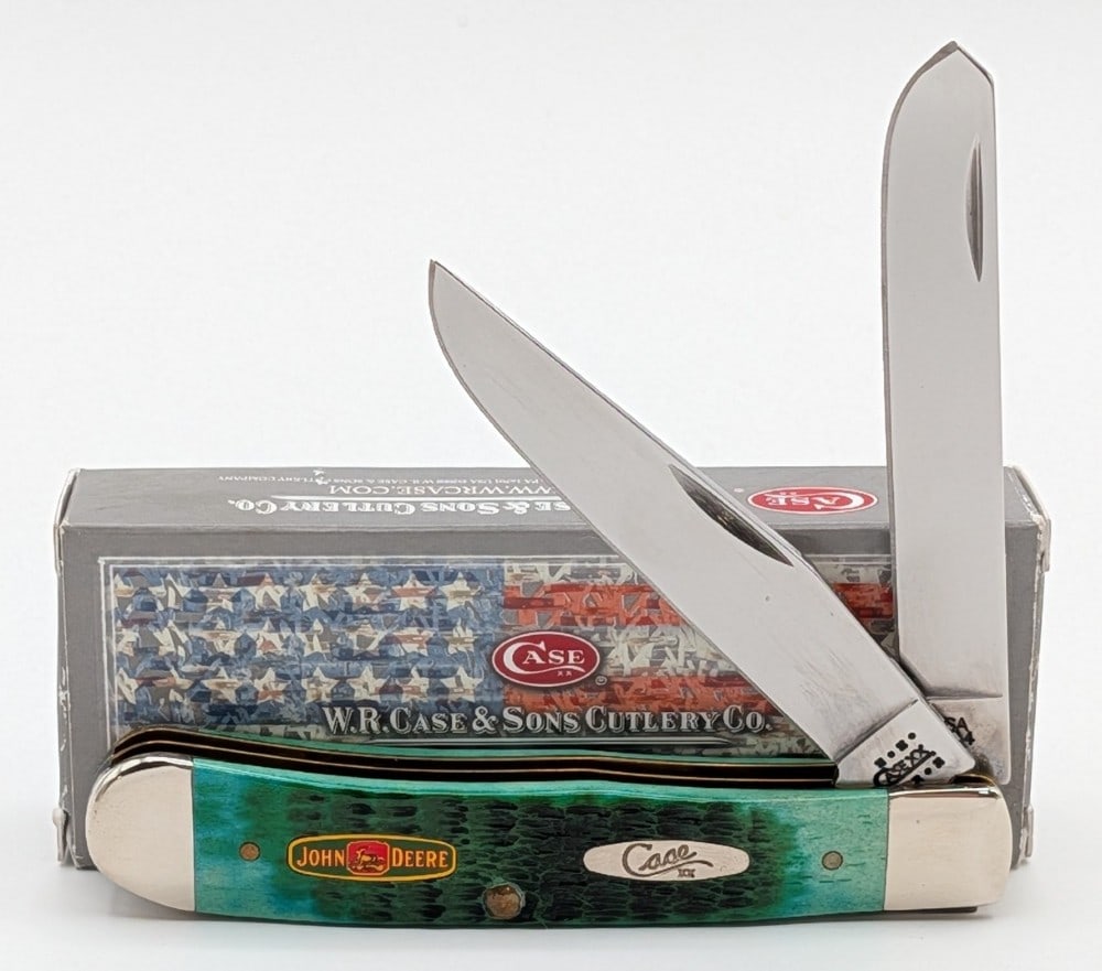 2001 Case XX John Deere Green Bone Trapper 6254 w/ Box: Knife is in like new condition. Overall measures 4-1/8in when closed.