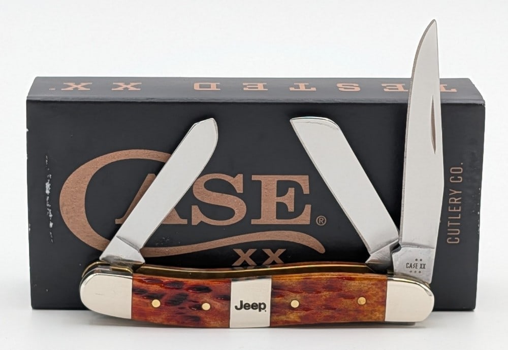 2025 Case XX Jeep Center Bolster Chestnut Bone Medium Stockman 6318 w/ Case: Knife is in like new condition. Overall measures 3-5/8in when closed.