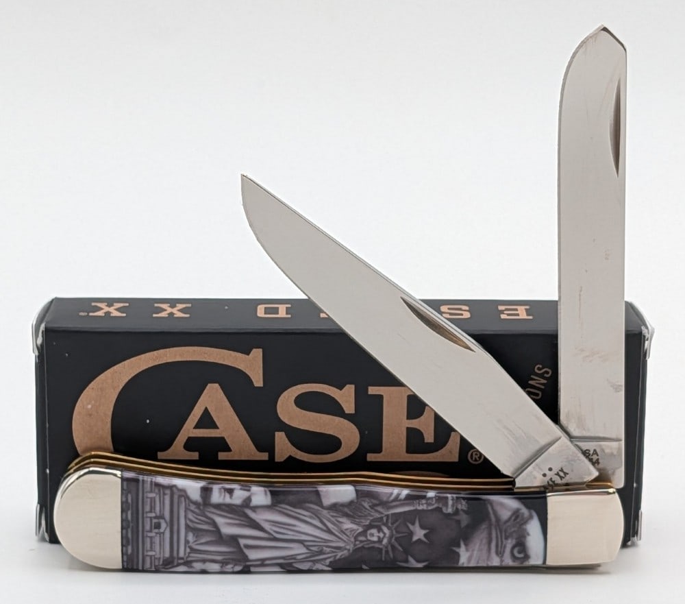 2025 Case XX Statue of Liberty CCI White Synth Trapper 4254 w/ Box: Knife is in like new condition. Overall measures 4-1/8in when closed.