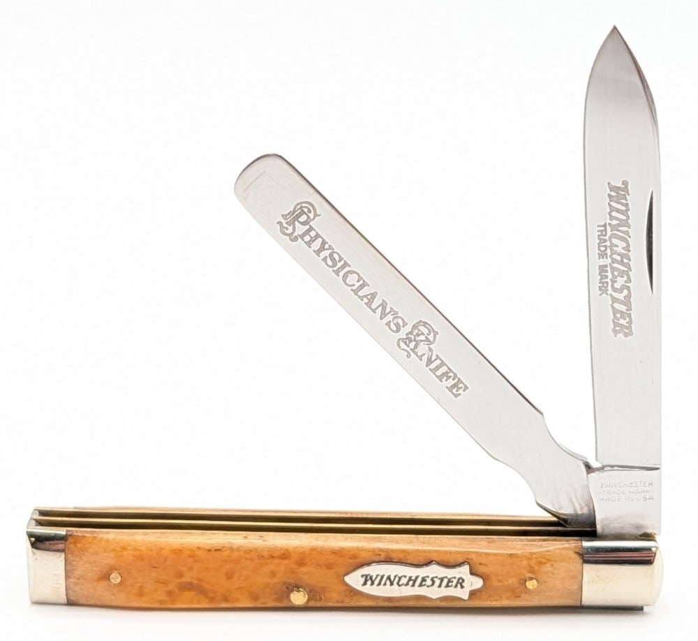 2003 Winchester Banana Bone Physician's Knife 29082: Knife is in very nice condition with minimal wear from handling. Overall measures 3-5/8in when closed.