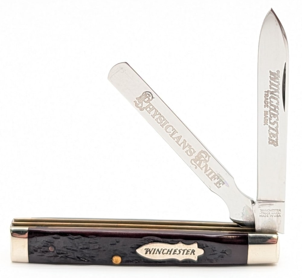 2003 Winchester Jigged Bone Mini Physician's Knife 29078: Knife is in very nice condition with minimal wear from handling. Overall measures 3-1/8in when closed.