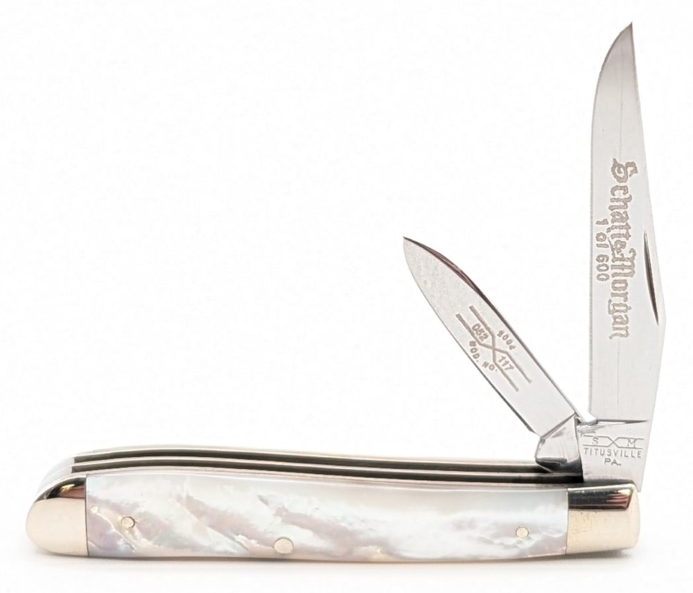Ltd 2004 Schatt & Morgan Queen Cut. Mother of Pearl Peanut 052 117: Knife is 1 of 600, and is in very nice condition with light scuffs from handling. Overall measures 2-7/8in when closed.