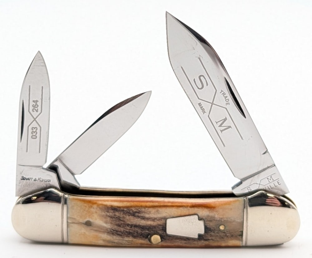 Schatt & Morgan Queen Cutlery Stag Canoe Knife 033 264: Knife is in very nice condition with light scuffs on the bolsters from handling. Overall measures 3-5/8in when closed.