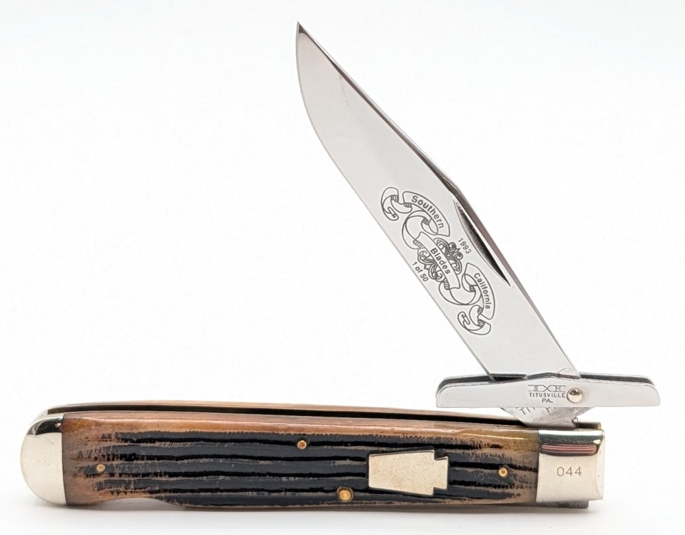 Ltd 1993 Schatt & Morgan Southern California Blades Barn Board Jigged Bone Cheetah: Knife is numbered 044 of 50, and is in very nice condition with minimal scuffs from handling. Overall measures 4-1/2in when closed.