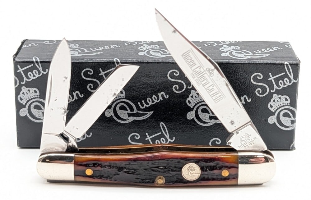 Queen Cutlery Co. Red Bone Whittler #48 w/ Box: Knife is in good condition with carbon spots on the blades, and some scratches on the bolsters from handling. Overall measures 3-1/2in when closed.