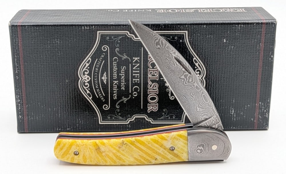 NIB 2021 Excelsior Chuck Hawes Damascus Yellow Brain Coral Sea Serpent: A gorgeous looking premium knife with artisan craftsmanship. Knife is in new condition. Overall measures 4in when closed.