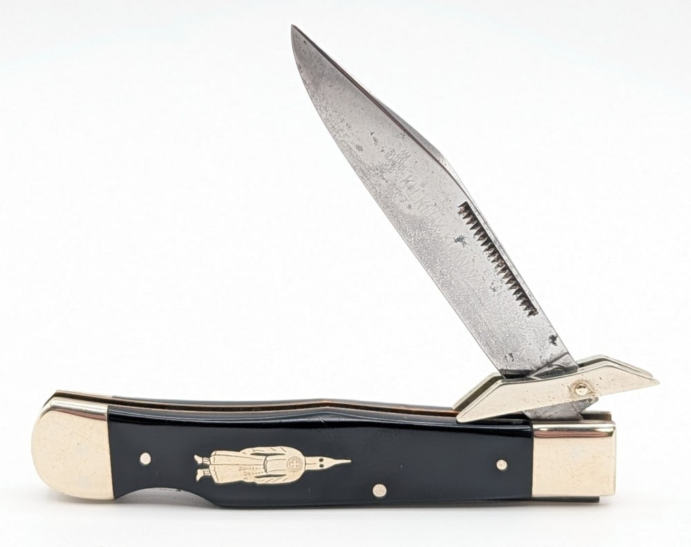 1993 Buck Creek Ku Klux Klan Slick Black Cheetah: Knife is in good condition with carbon spots on the blade, and light scuffs and tarnishing on the bolsters from handling. Overall measures 4-1/4in when closed.