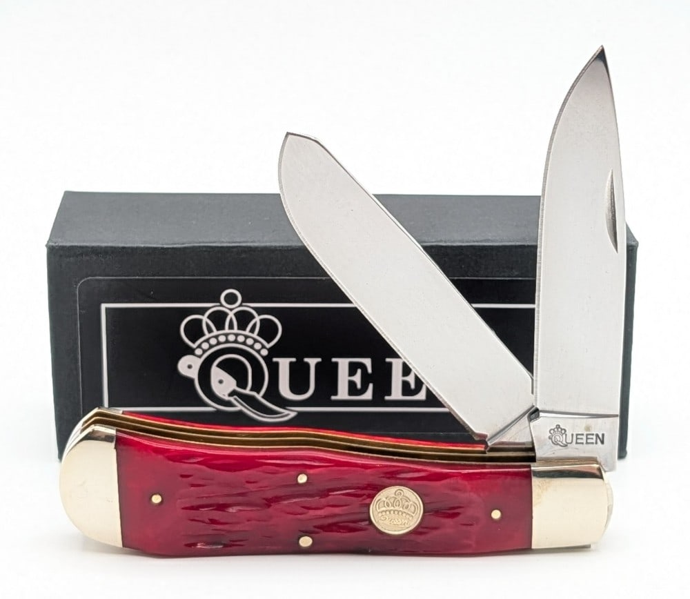 Queen Cutlery Red Bone Jumbo Trapper QN7555 w/ Box: Knife is in new condition. Overall measures 4-1/2in when closed.
