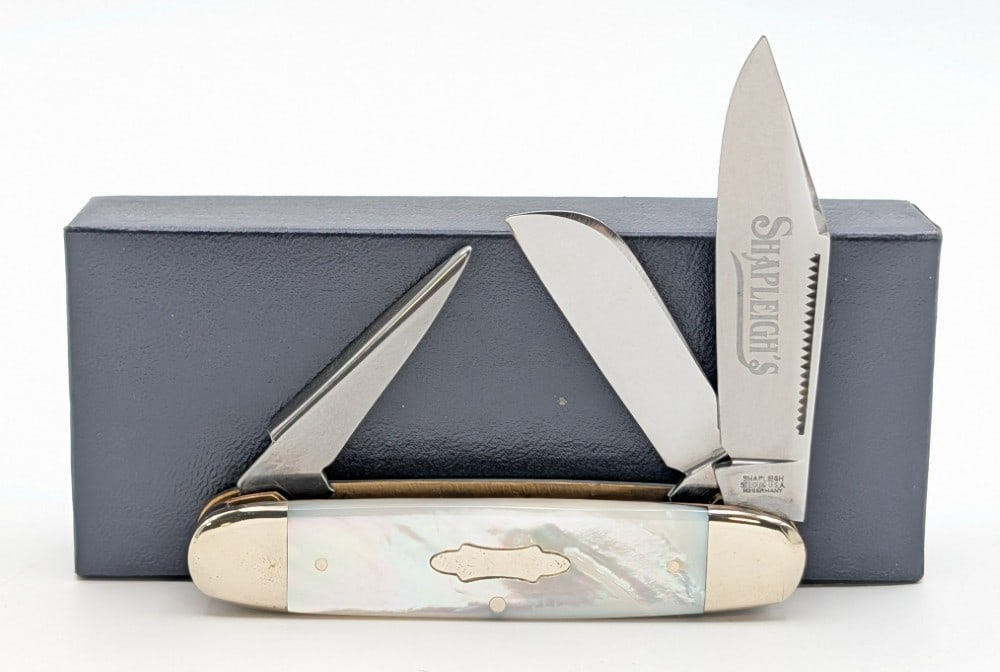 Shapleigh Mother of Pearl Even End Jack Knife w/ Box: Knife is in very nice condition with some tarnishing from handling. Overall measures 3-5/8in when closed.