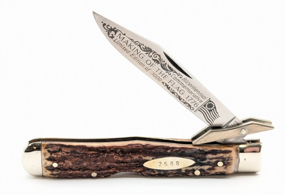 Ltd 1976 Robi Klaas Kissing Crane US Bicentennial Stag Cheetah: Knife is numbered 2568 of 3000, and is in very nice condition with light tarnishing from handling. Overall measures 4-3/8in when closed.