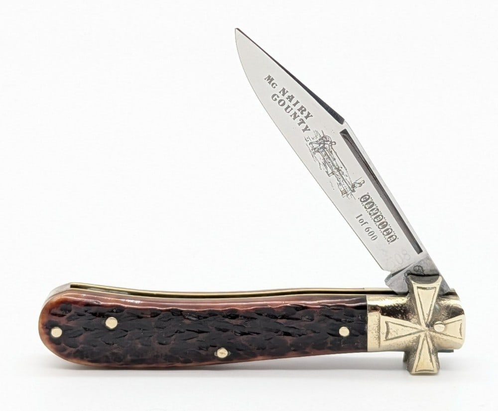 Ltd Frank Buster Fight'n Rooster McNairy County Jigged Bone Gambler: Knife is numbered 508, and is in very nice condition with minimal wear from handling. Overall measures 3-7/8in when closed.