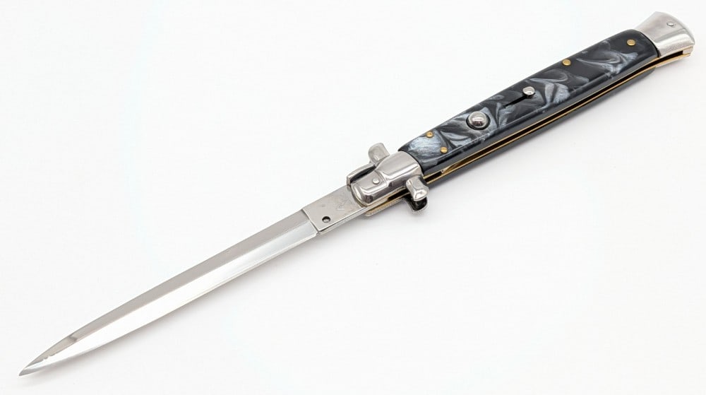 AKC 13in Marbled Black Synthetic Switchblade Knife: Knife is in like new condition. Overall measures 7-1/4in when closed.