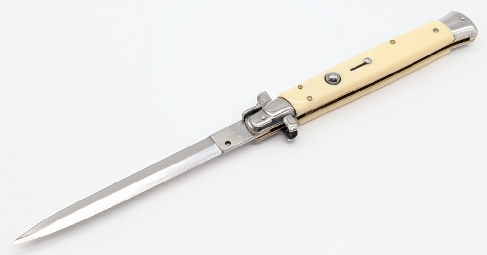 AKC 13in Synthetic White Switchblade Knife: Knife is in like new condition. Overall measures 7-1/4in when closed.