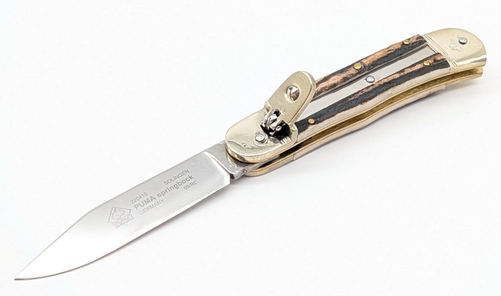 Puma Hubertus Stag Leverlock Switchblade Knife: Knife is in good condition with light scuffs on the blade, and light scuffs and tarnishing on the bolsters. The spring is not quite strong enough to open all the way, and the blade has a bit of play