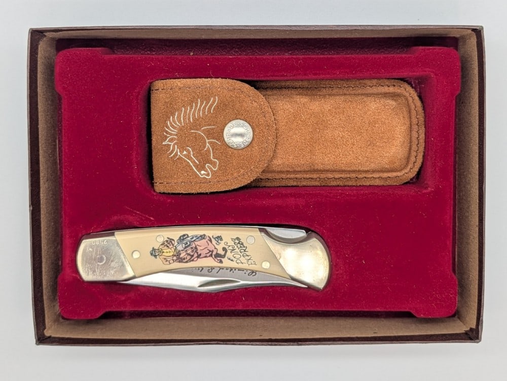 Ltd Schrade Cutlery Co. Scrimshaw Pony Express Lock Back Folding Knife w/ Sheath & Box: Knife is numbered 2580, and is in very nice condition with tarnishing on the bolsters from age. Overall measures 5in when closed.
