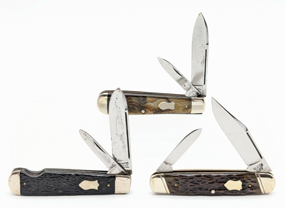 Queen, Henry Sear, & Kutmaster Long Pull Jack Knives: Knives are in good cleaned conditions with scratches and tarnishing on the polished blades, and general scuffs and tarnishing on the bolsters from age. Overall measures 3-1/2in when closed.