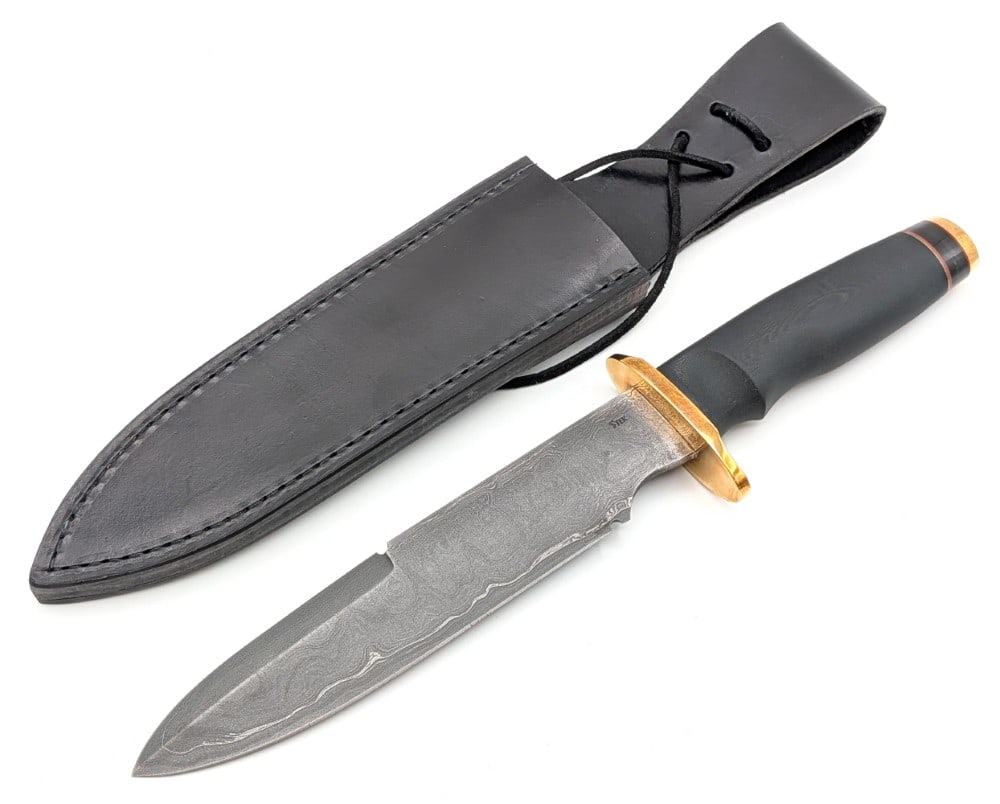 2006 Craig Steketee Stek Knives Damascus Fighting Bowie w/ COA: Features a 360 layer high carbon damascus with a half sharpened top edge, a brass double guard, a single finger groove black micarta handle, a buffalo horn spacer, and a brass butt cap. Knife is in li
