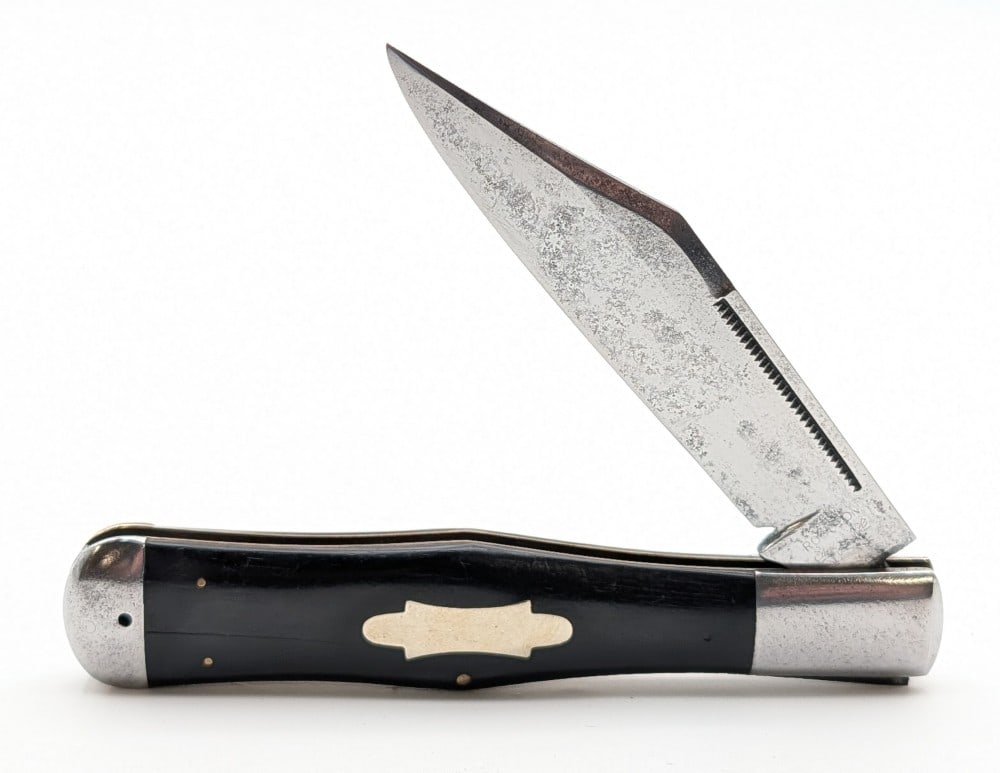 Robeson Shur-Edge Ebony Wood Coke Bottle 116118: Knife is in good aged condition with scratches and pits on the blade, scratches and pits on the bolsters, and a crack on the front handle scale. Overall measures 5-1/4in when closed.