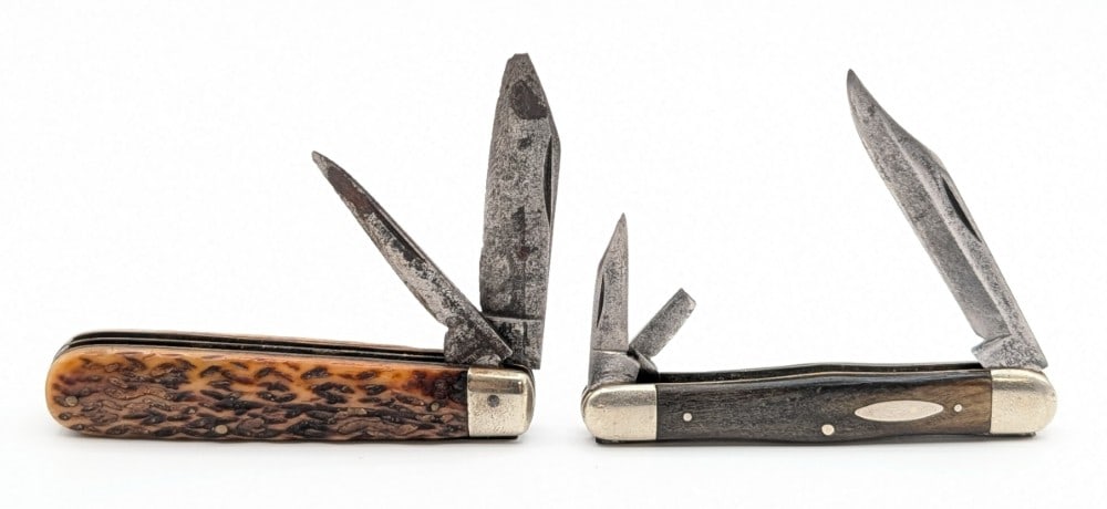 J.A. Henckels Jigged Bone & Smooth Horn Folding Knives: Knives are in well aged condition with heavy wear on the blades, scratches and tarnishing on the bolsters, and some damage on the handle scales. Largest overall measures 3-5/8in when closed.