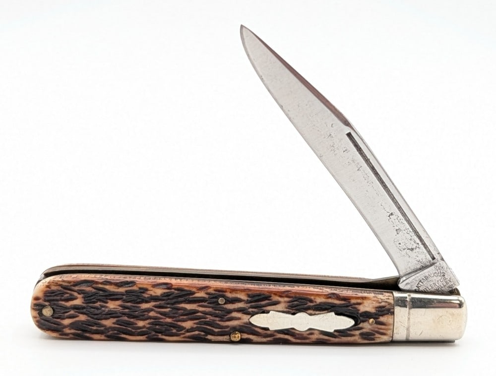 Cattaraugus Cutlery Co. Jigged Bone Long Pull Liner Lock Folding Knife 11849: Knife is in good cleaned condition with material loss and scratches on the blade, some scratches on the polished bolsters, and nice handle scales. Overall measures 4-1/2in when closed.