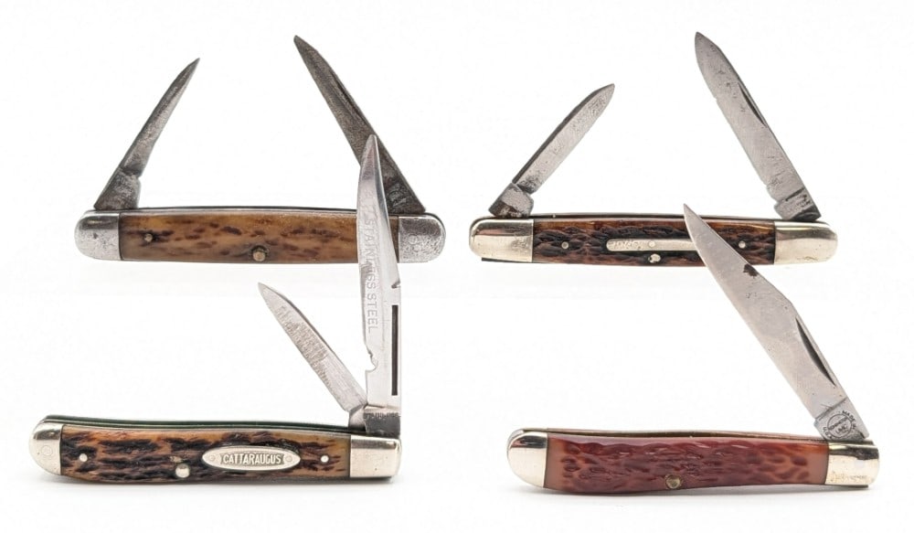 Remington & Cattaraugus Jigged Bone Peanut & Pen Knives: Knives are in fair aged conditions with scratches and other wear on the blades, scuffs and tarnishing on the bolsters, and general wear on the handle scales. Overall measures 3in when closed.