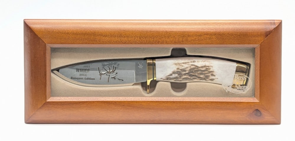 2011 Buck Custom RMEF Banquet Edition Stag Presentation Hunter w/ Case: Knife is numbered 523 of 525. Features a mirror polished blade with an elk silhouette, a brass guard, stag handle scales, and a brass butt cap with a hoof imprint on the bottom. Knife is in like new c