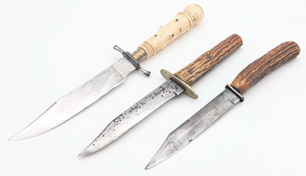 (3) Antique Stag & Bone Fixed Blade Knives: Knives are in aged condition with scratches and tarnishing on the blades, and other scuffs and tarnishing from use and age. Largest blade length measures 6in and overall 10-3/4in.