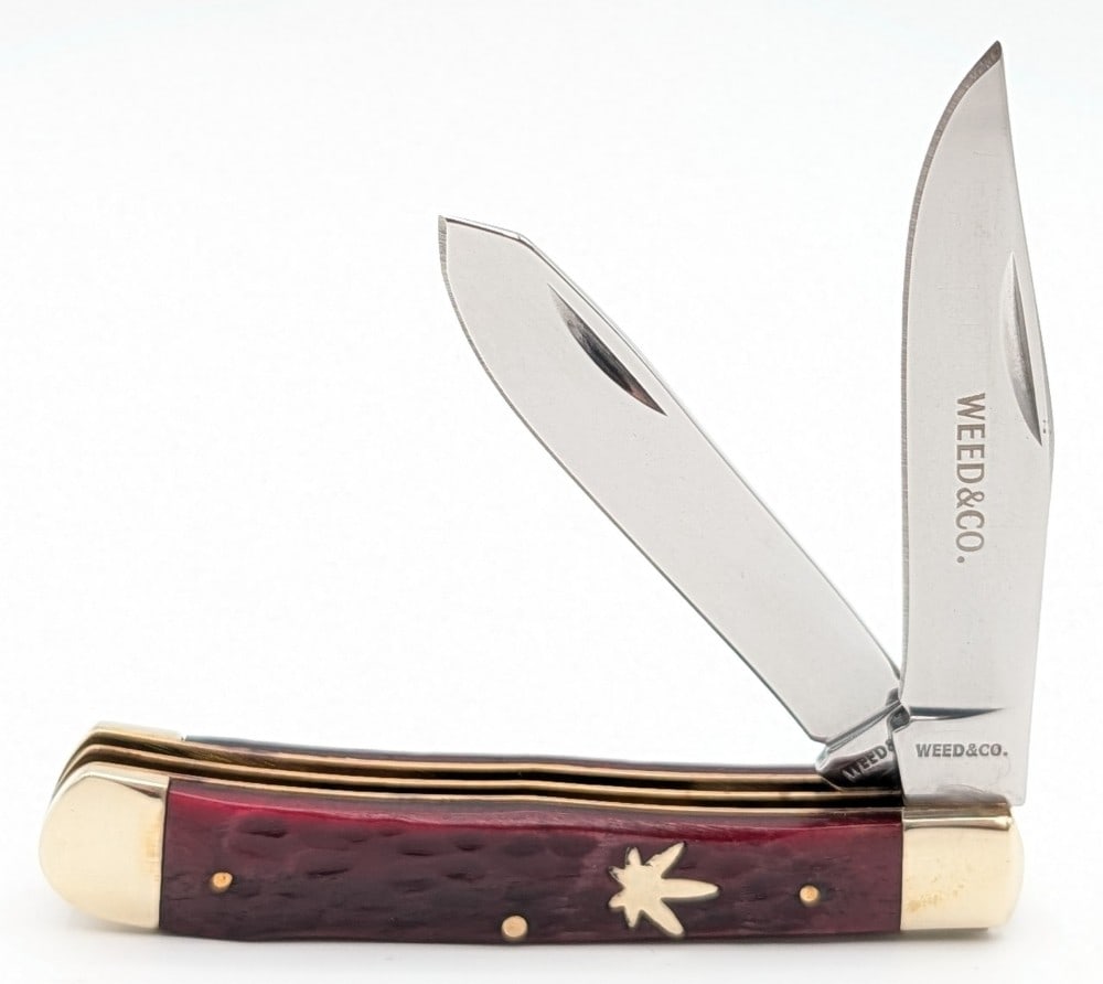 2021 Weed & Co. Factory Sample Jigged Bone Trapper: Knife is in nice condition with light scuffs on the blade, and light scuffs on the bolsters. Overall measures 4-1/8in when closed.