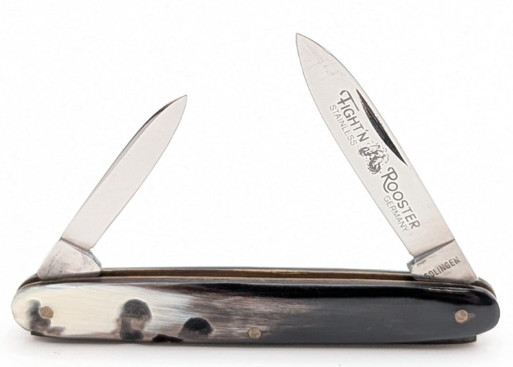 Fight'n Rooster Full Buffalo Horn Pen Knife: Knife is in very nice condition with light scuffs on the blade, and natural inclusions in the handle scales. Overall measures 3in when closed.