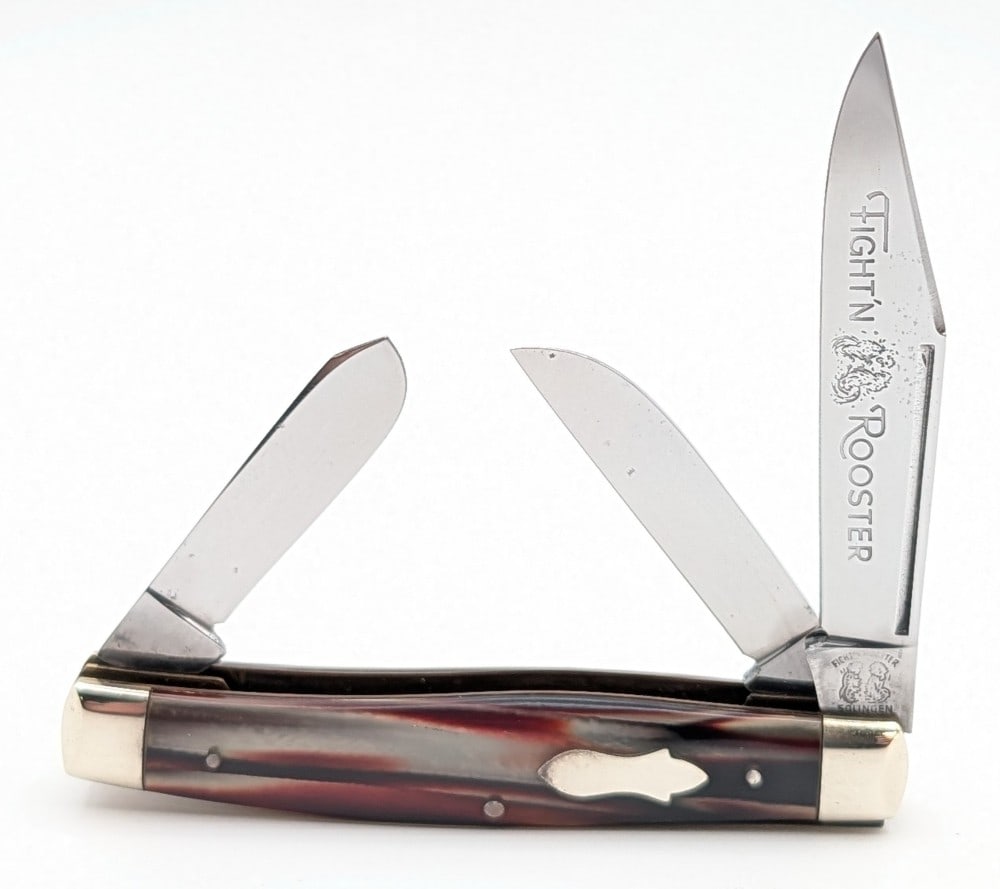 Frank Buster Fight'n Rooster Celluloid Long Pull Stockman: Knife is in very nice condition with minimal wear from handling. Overall measures 3-3/4in when closed.