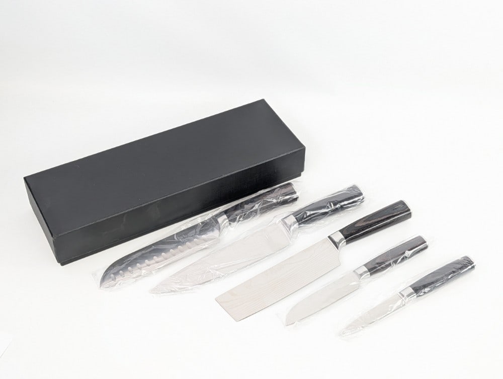 (5) Piece Damascus Pattern Smooth Black Wood Kitchen Knife Set: Knives are in like new condition with classic knife styles.?