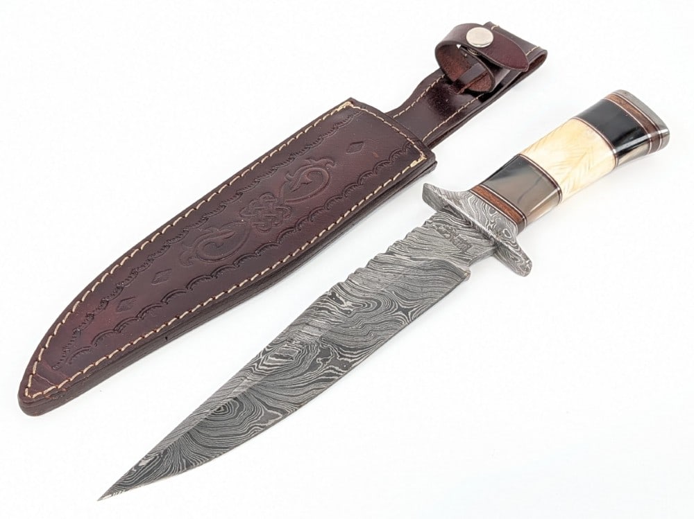 Impact Custom Knives Damascus Horn & Bone Bowie Knife w/ Sheath: Features a damascus bowie blade with file work on the spine, a damascus double guard, a horn handle with a smooth bone center and smooth wood spacers, and a damascus butt cap. Knife is in like new con
