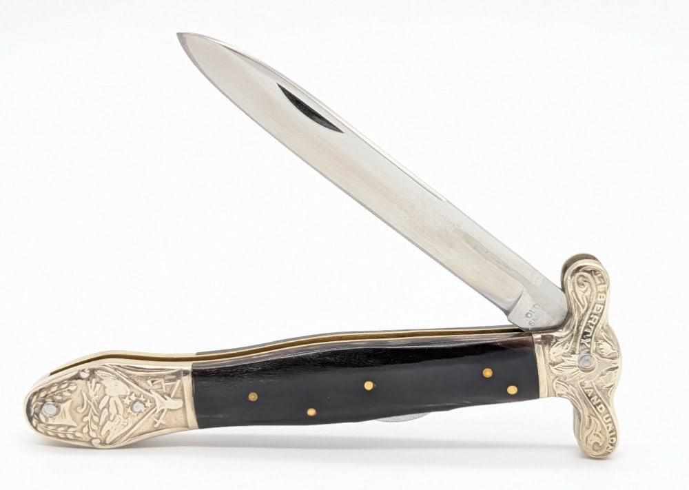 Old Smokey Liberty & Union Buffalo Horn Cross Guard Folder: Knife is in very nice condition with light scuffs from handling. Overall measures 5-3/4in when closed.