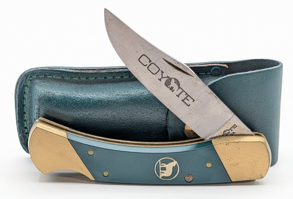 Coyote Brand Blue Delrin Lock Back Knife w/ Sheath: Knife is in good condition with tarnishing on the blade, and scuffs and tarnishing on the bolsters. Overall measures 5in when closed.