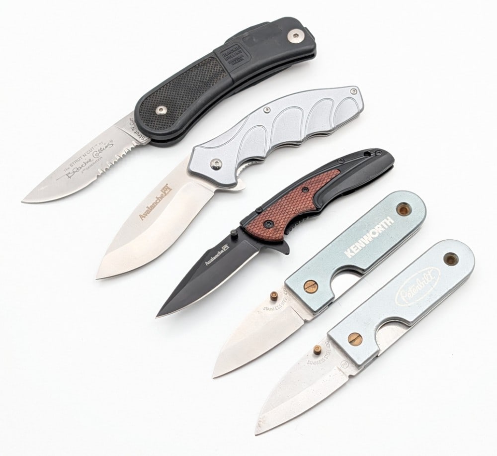 (5) Various Brand Modern Folding Knives: Brands include Blackie Collins, Avalanch, Kenworth, & Peterbilt. Knives are in good used condition with various amounts of scuffs and scratches. Largest overall measures 4-3/8in when closed.