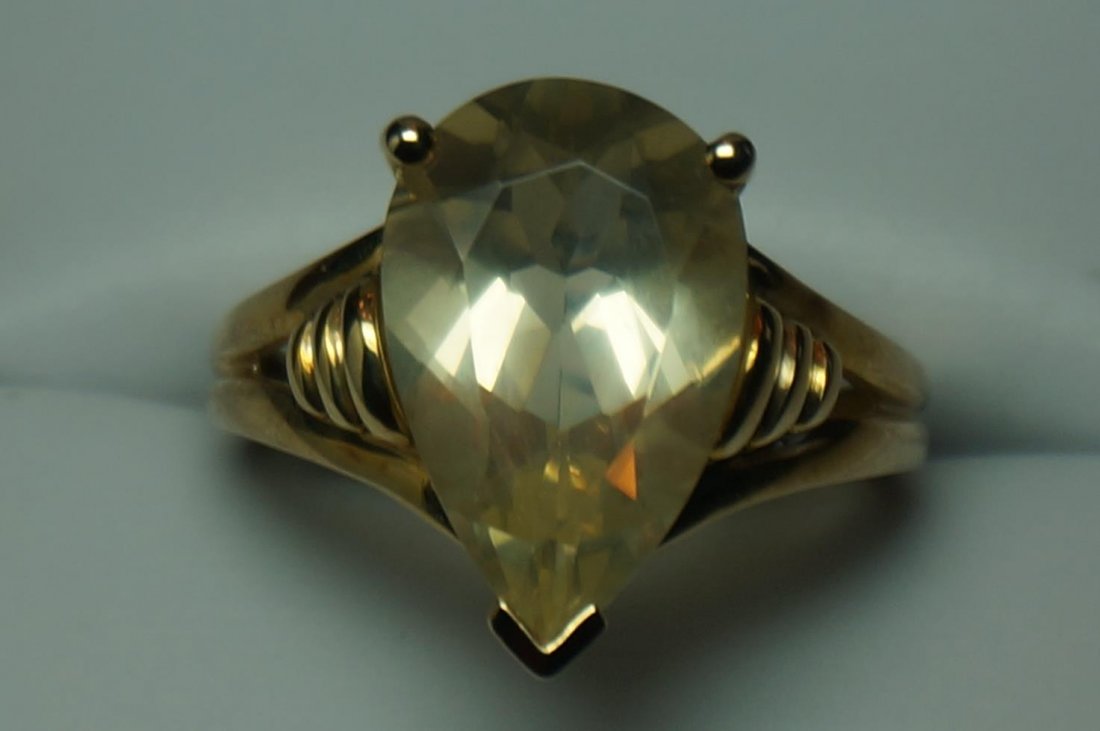 10K Yellow Gold 4.72 Ct Genuine Pear Shaped Yellow: 10K Yellow Gold 4.72 Ct Genuine Pear Shaped Yellow Labradorite Ring Size 6-1/2 3.7 Grams