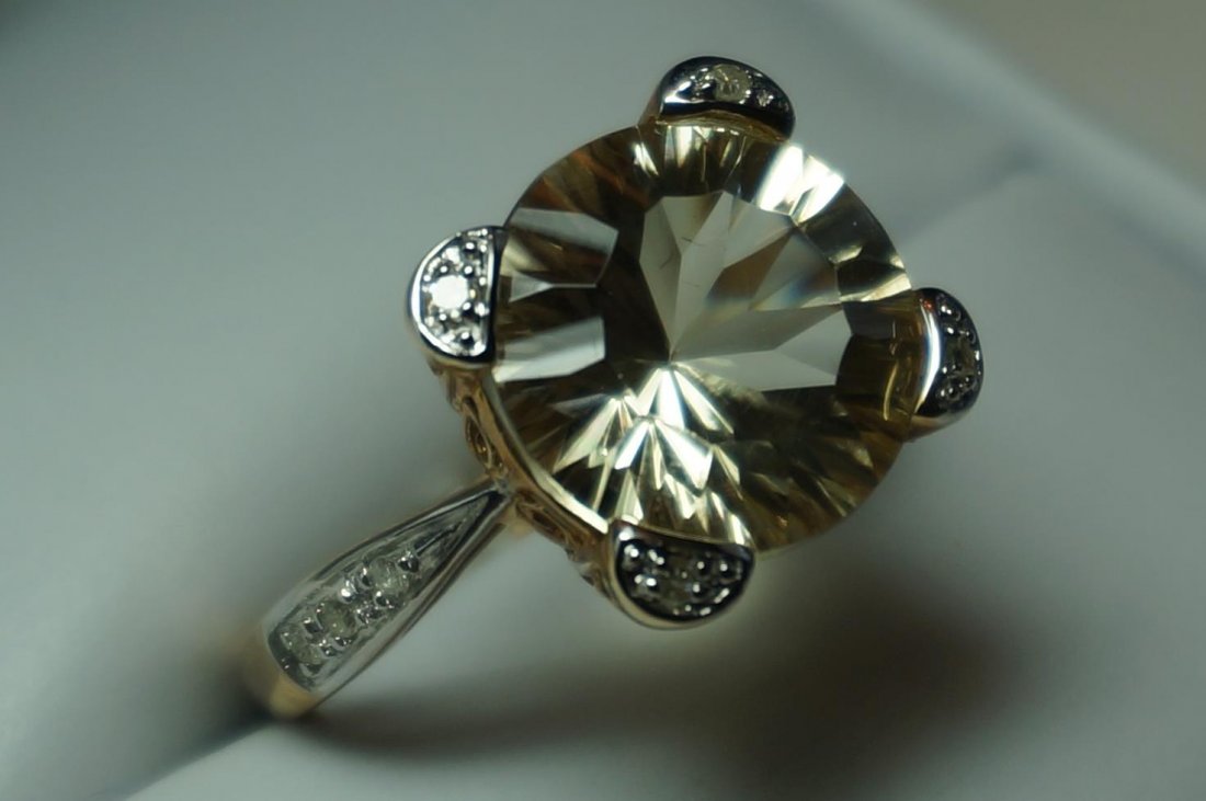 10K Yellow Gold 4.50 Ct Genuine Round Yellow: 10K Yellow Gold 4.50 Ct Genuine Round Yellow Labradorite & Diamond Ring Size 6-1/2 3.4 Grams