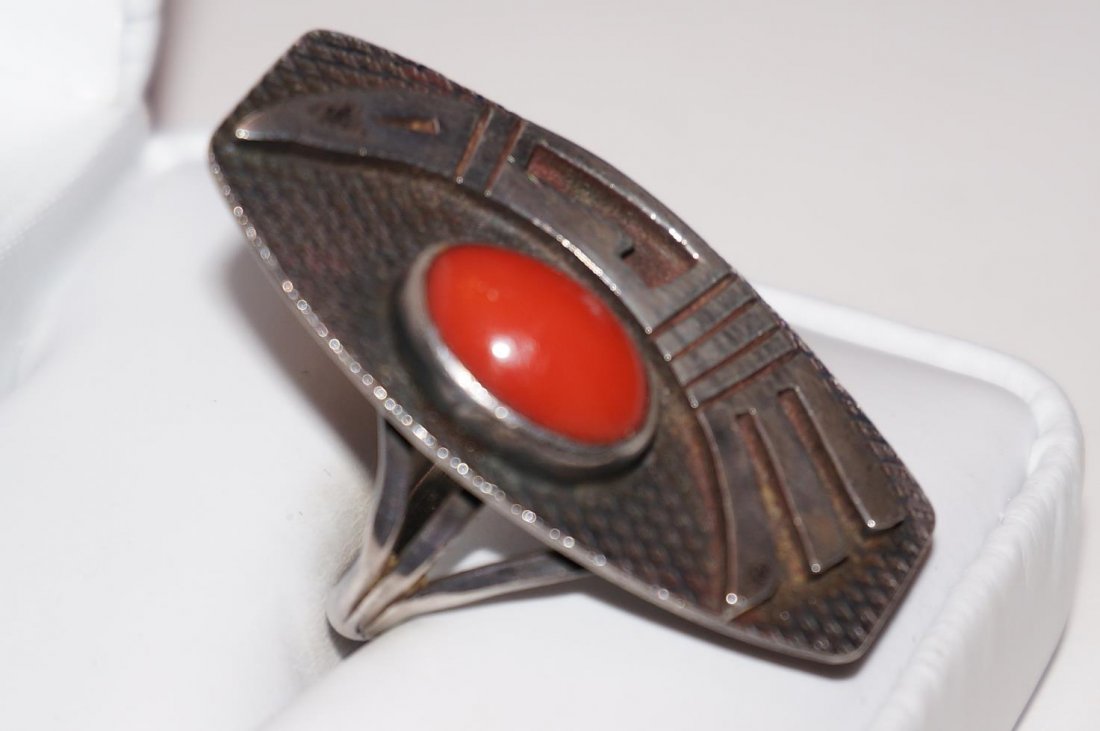 Vintage Navajo Sterling Silver & Coral Ring Maker Mark: Vintage Navajo Sterling Silver & Coral Ring Maker Mark Size 8 10.5 Grams