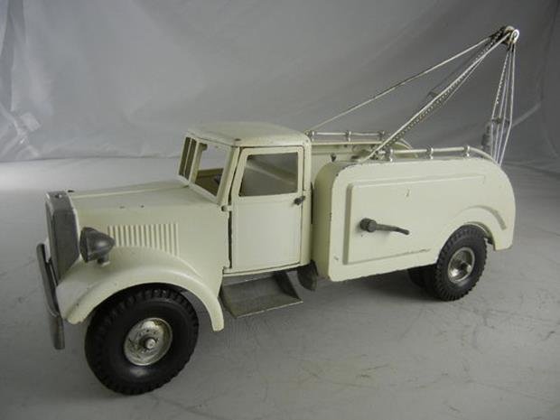 Vintage Smith Miller Mack Tow Truck 16" Long: Vintage Smith Miller Mack Tow Truck 16" Long