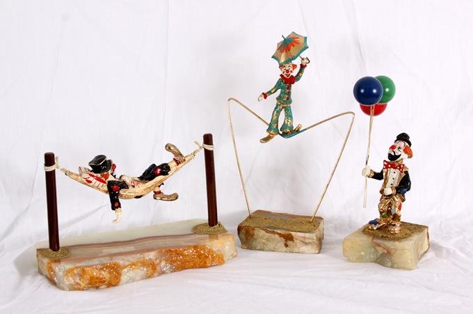 Three Ron Lee Clown Figurines: Three Ron Lee Clown Figurines. All signed. Tallest figurine measures, 11"H. Condition: no condition issues.