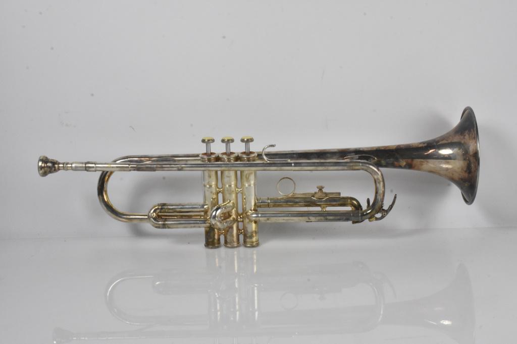 Yamaha Trumpet: YAMAHA YTR-232S Very nice trumpet. This is a very nice Yamaha YTR 232s trumpet. It is marked Yamaha. There is inlaid pearl on the tops of valves. There are no major dings or dents or scratches. Includ