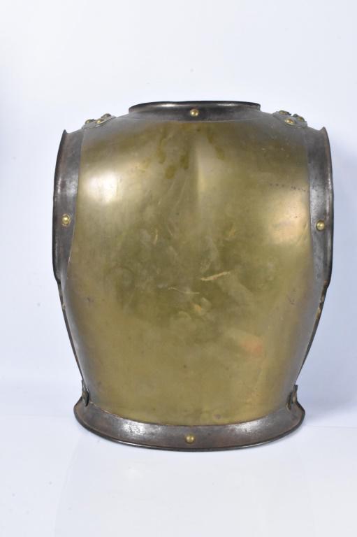 Cavalry Armor Back Plate: 19th century French cuirassier Back plate armor, very good condition, no breaks nor any damage and is in good condition with only wear consistent with its age.