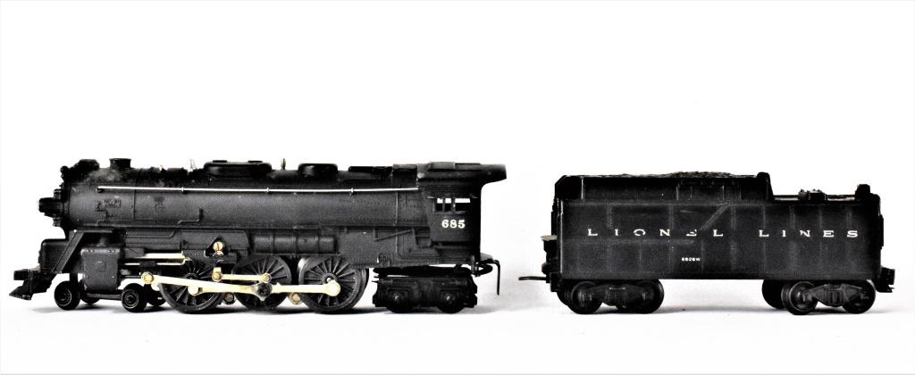 Lionel Box Car Train Grouping: Grouping includes (2) pieces including models #685 and #6026W.