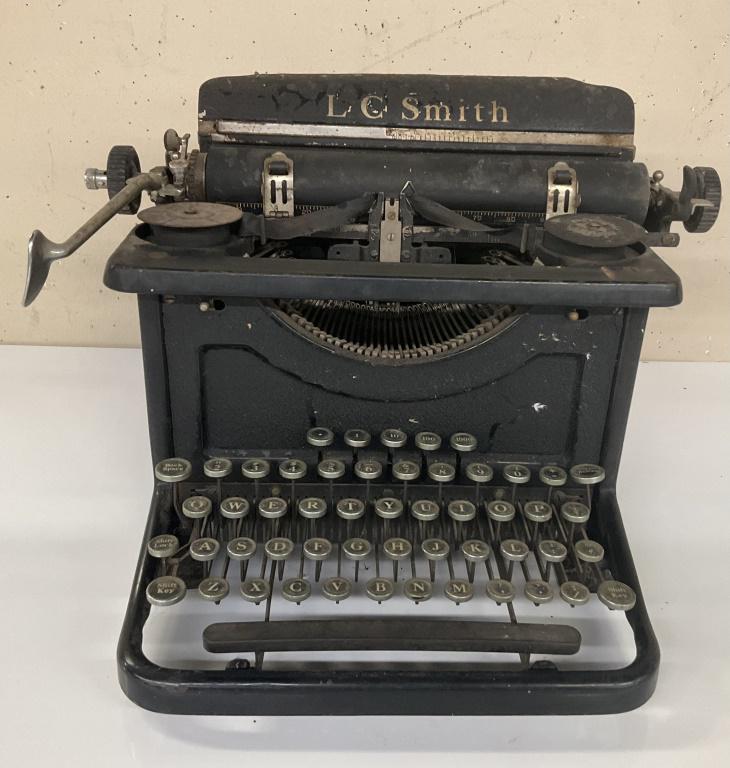 Antique LC Smith Typewriter.: Manufacturer L C Smith. Ribbon style typewriter.
