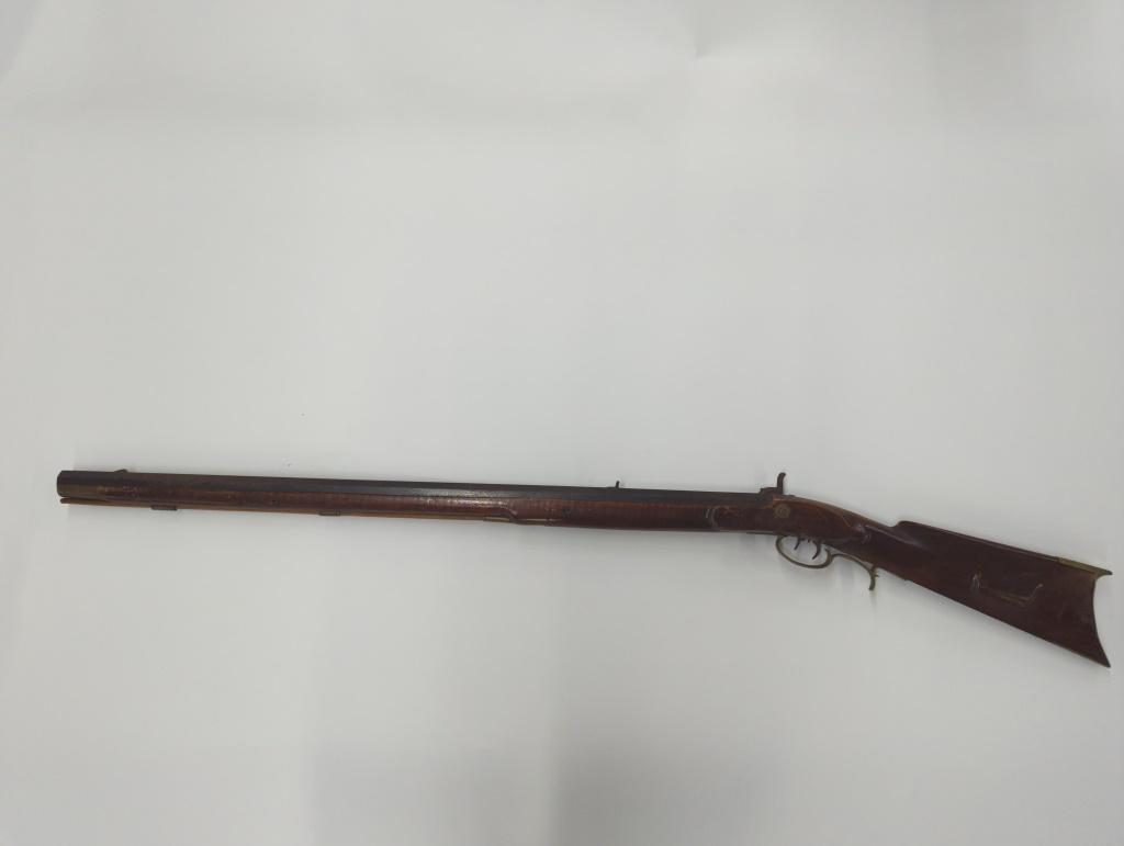 MARTIN & SMITH KENTUCKY RIFLE: Here we present an antique Kentucky style long rifle with octagonal barrel and a patch box in .40 Caliber, made circa the 1850s. Rifle manufacture in the mid-to-late 19th Century was rapidly changing 