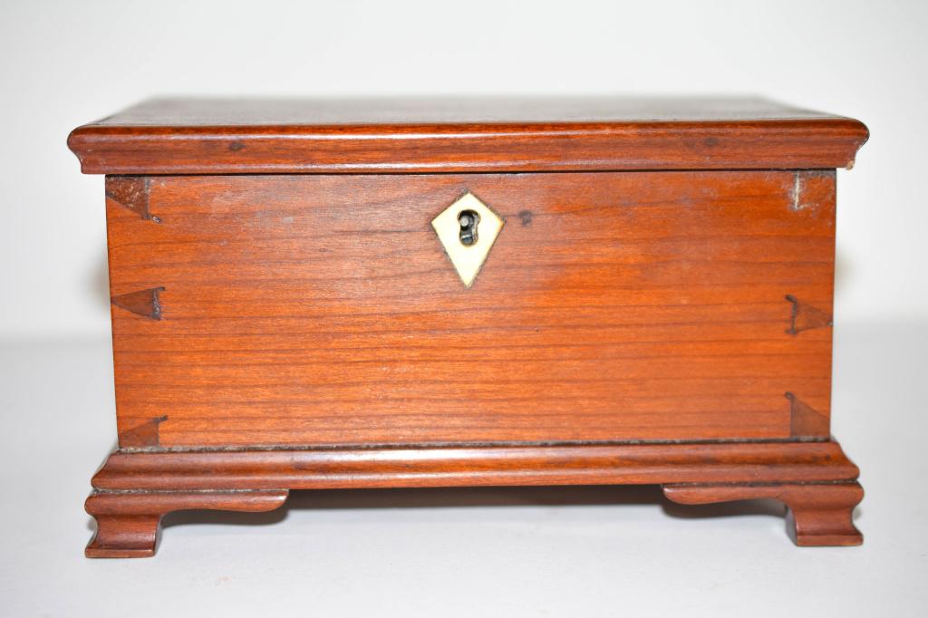 Pennsylvania Miniature Chippendale Blanket Chest (1 of 4)