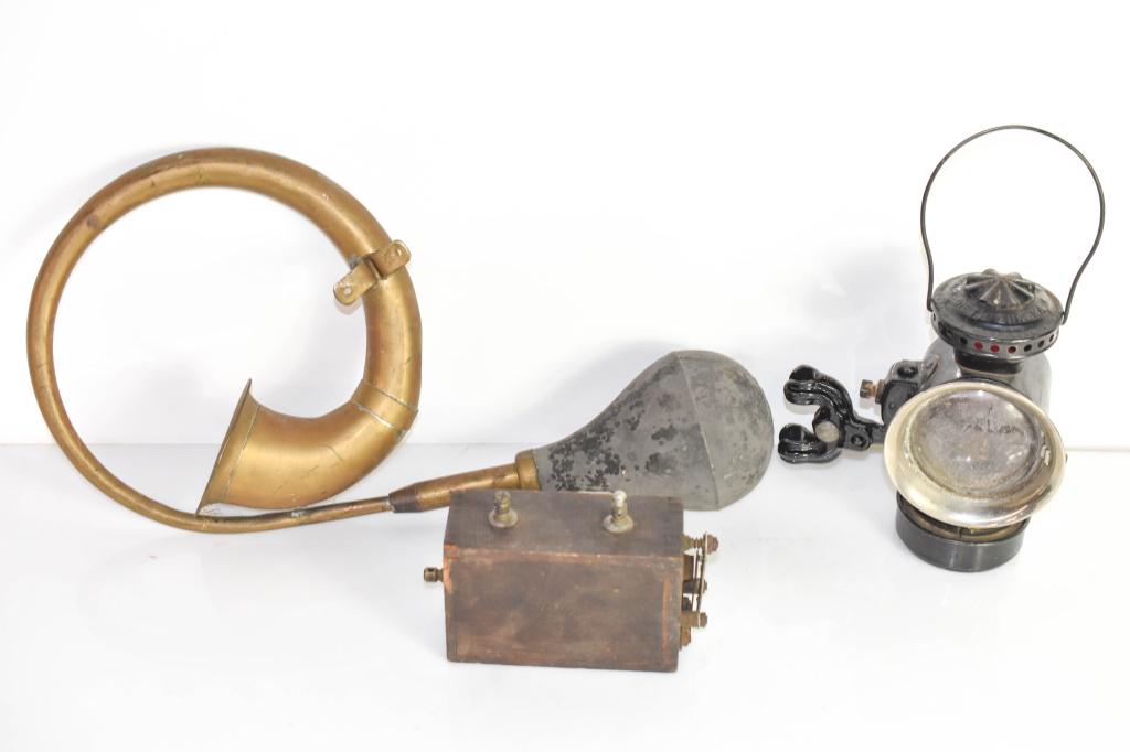 Antique Ford Battery, Carriage Lamp And Horn (1 of 7)